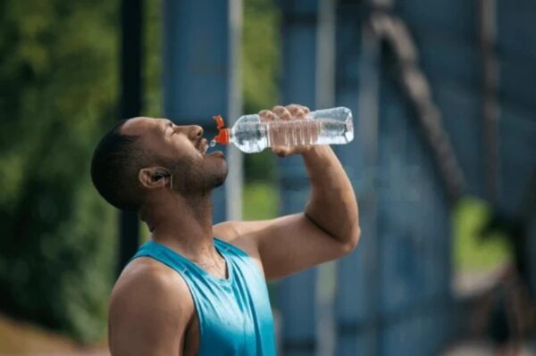 How To Benefit From Marathon Nutrition The Best Way - runner drink from a sports bottle