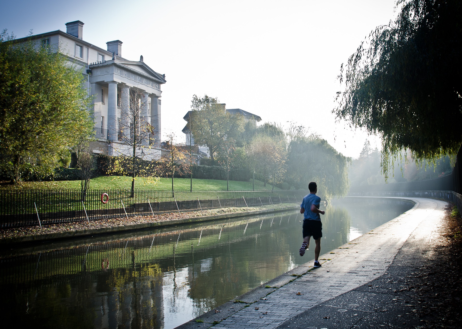 How To Finish A Marathon Race - The Endurance Way man running along a river