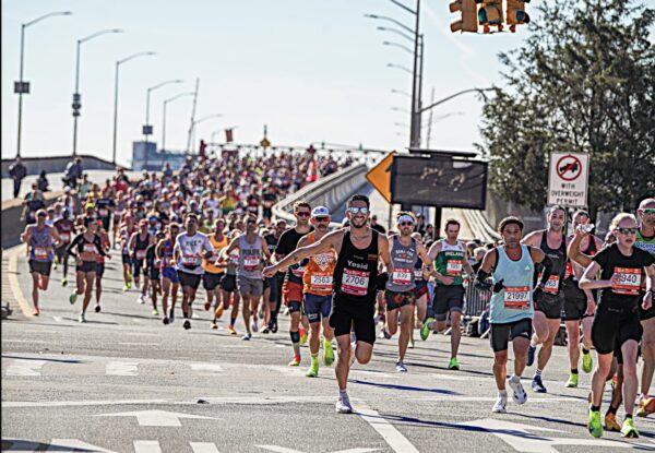 How to run for a marathon - marathon runners in New York City Marathon