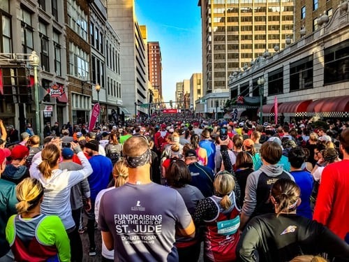 How to run for a marathon - the mass before a marathon start