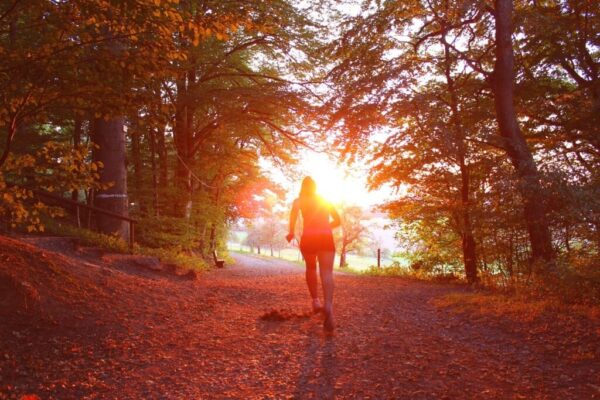 how to run for women - woman running in the wood