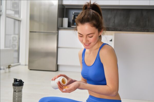 a runners diet female runner taking vitamin supplemets