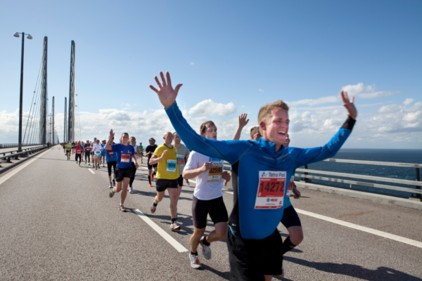 How To Set Attractive Marathon Goals With Great Success Marathon Runners On A Bridge