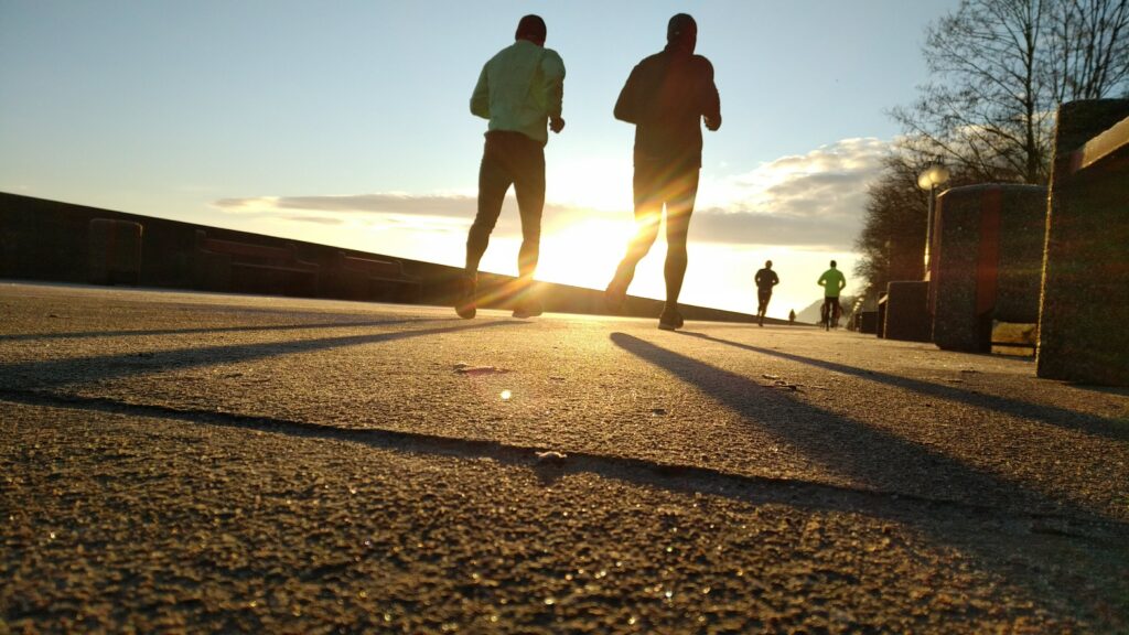 10-Informative-Training-tips - makes-Breakthrough-In-A-Marathon-two-runners-run-against-a-beautiful-sunset