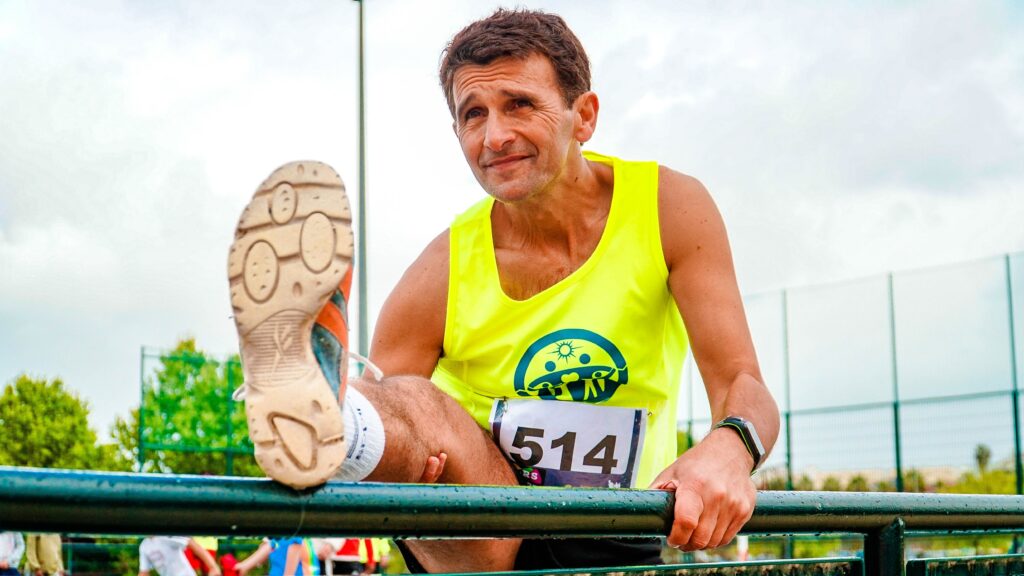 7-best-ways-preparing-a-marathon-race-and-complete-man-with-great-attitude-stretching-before-race-start