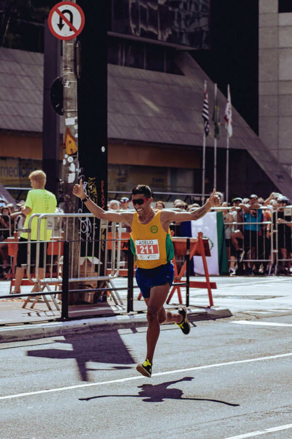  3 best ways to make marathon training a success runner with arms up cheering