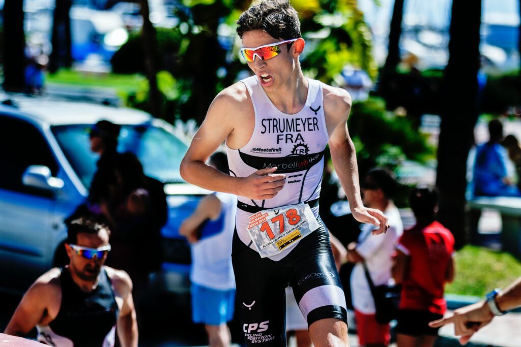how-the-lactate-threshold-boost-your-marathon-performance-man -runs-in-a marathon