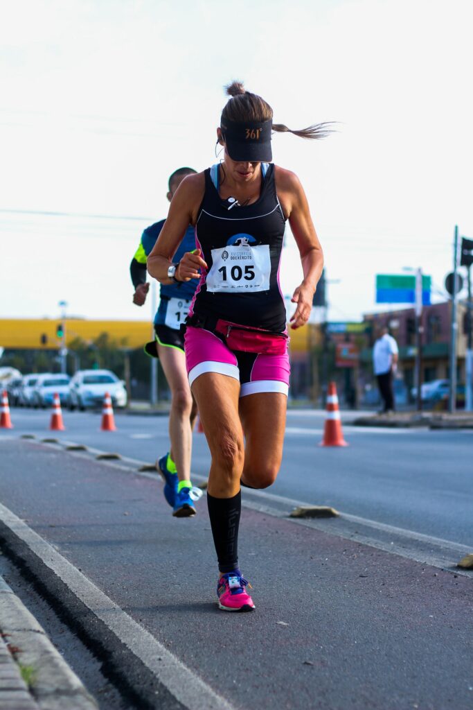 Marathon-training-for-beginners-woman-running-in-a-race