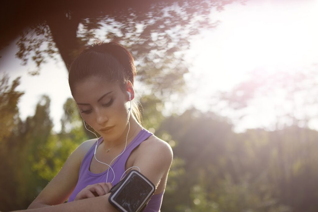 Best-Music-to-Running-Woman-work-on-her-Smartphone-Sport-Armband