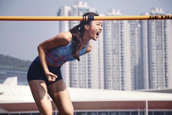  7 Steps Marathon Training Plan For Successful Beginners Mental-Preparation Female high jumper cheers