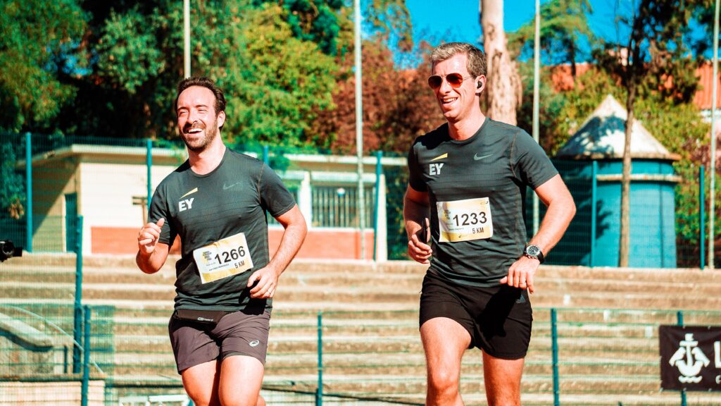 7-Steps-Marathon-Training-Plan-For-Successful-Beginners-Physical-Training-Two-running-buddies-laugh-during-a-race