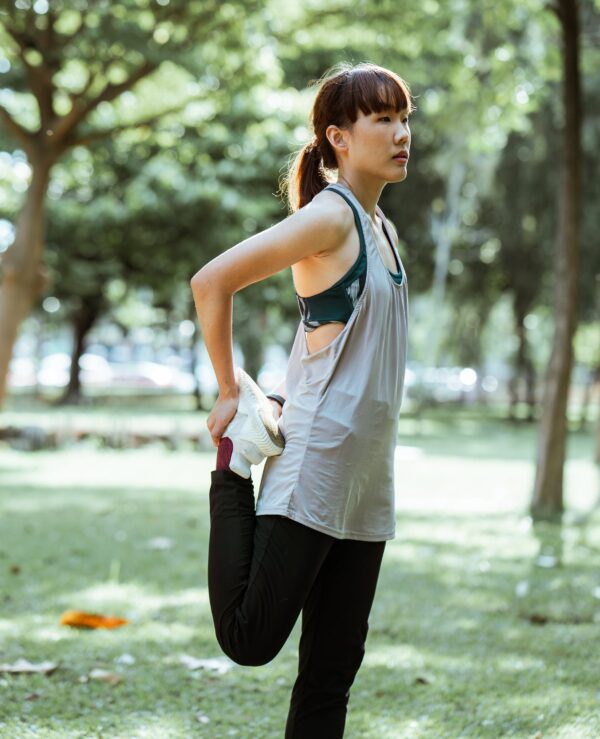 How To Lose Weight By Running The Best Way Woman warming-up