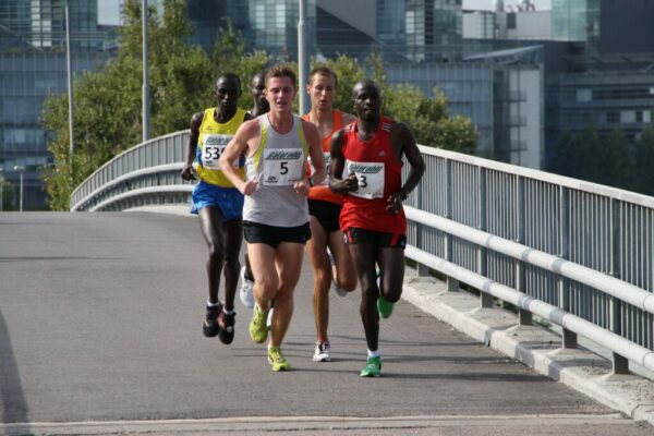 Lightweight Running Shoes Provide Best Running Opportunity runners pass bridge 