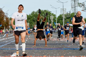 What Is Marathon Race and the 6 Great Marathon majors - Finish line