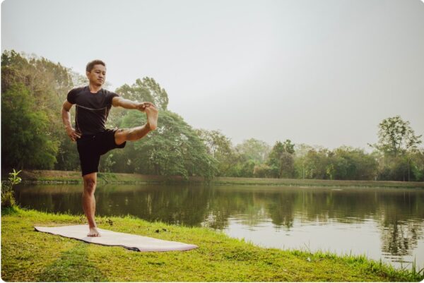 Cross training for runners - Runner staying active on holiday with yoga