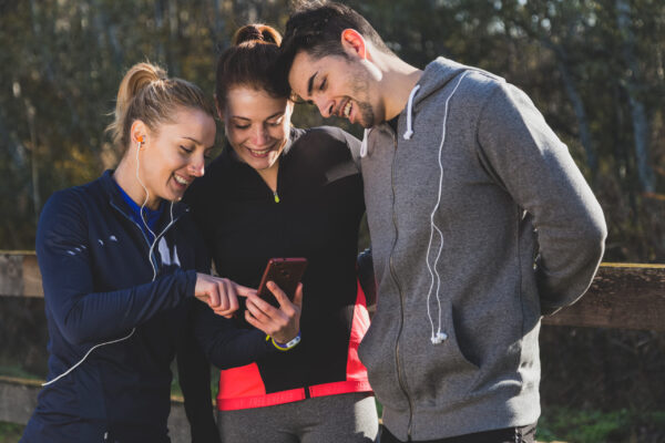 running tips for beginners - Beginner runners searching for local running group on a phone