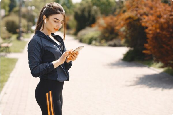 Runner setting goals before starting half marathon training.